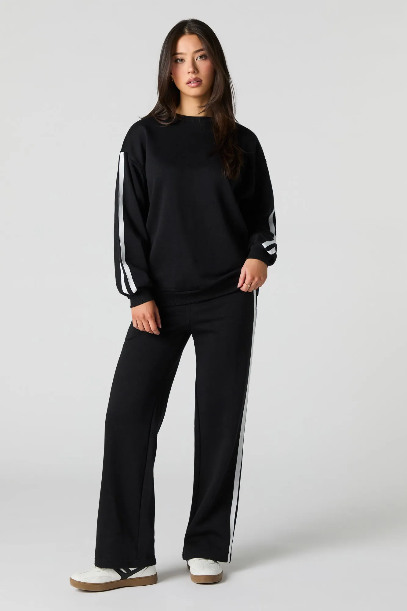 Pantalon d'entraînement en molleton avec rayures latérales sold by Urban Planet product image thumbnail 4