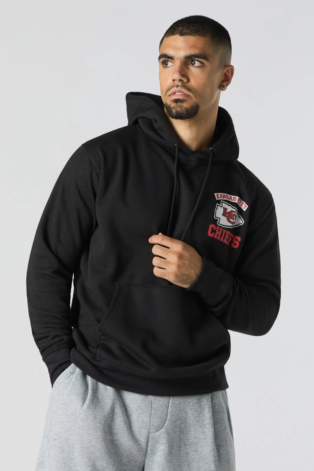 Haut à capuchon en molleton à imprimé floqué Kansas City Chiefs sold by Urban Planet product image thumbnail 2