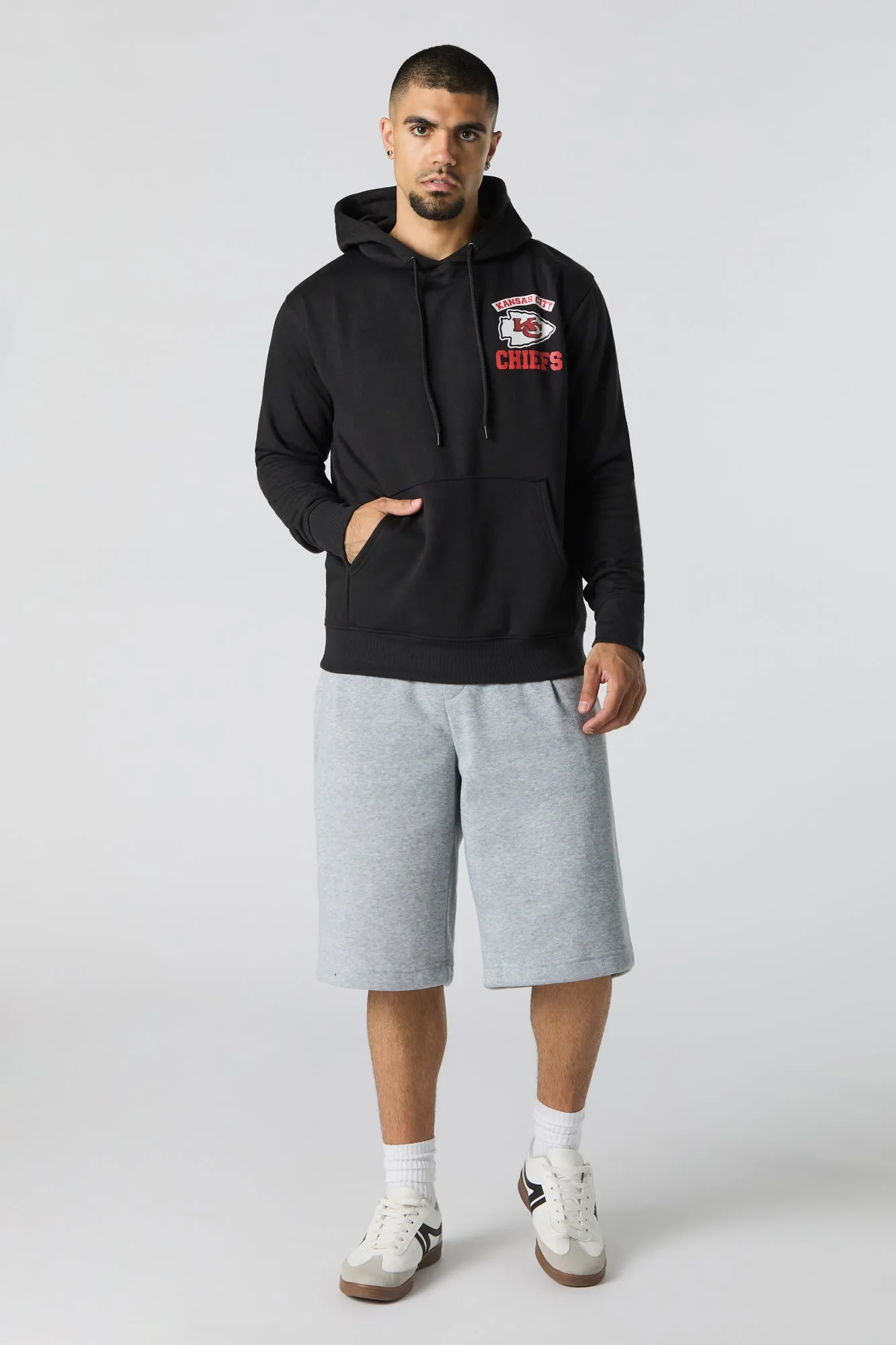 Haut à capuchon en molleton à imprimé floqué Kansas City Chiefs sold by Urban Planet product image thumbnail 3