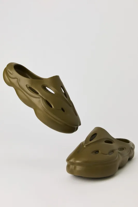 Sabots moulés à enfiler sold by Urban Planet