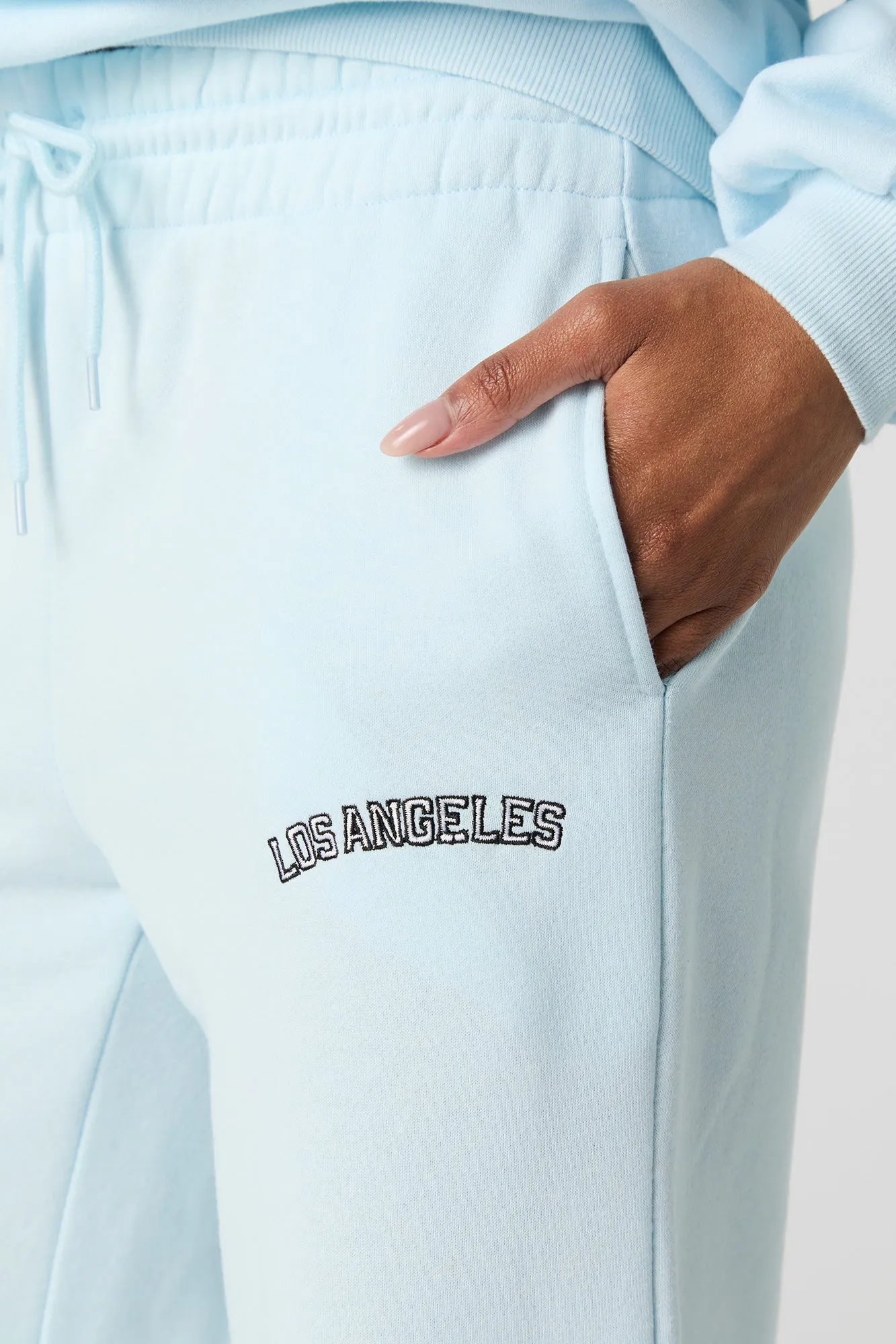 Pantalon d'entraînement en molleton avec motif brodé LA sold by Urban Planet product image thumbnail 4