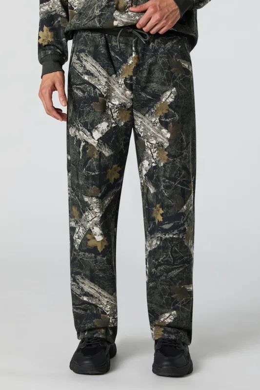 Pantalon en molleton à imprimé camouflage sold by Urban Planet
