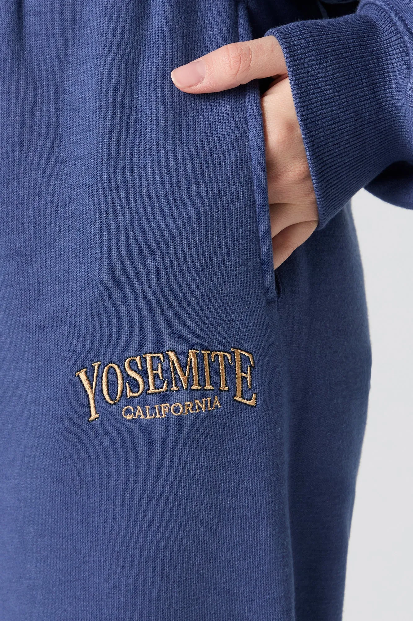 Jogger en molleton avec motif brodé sold by Urban Planet product image thumbnail 4