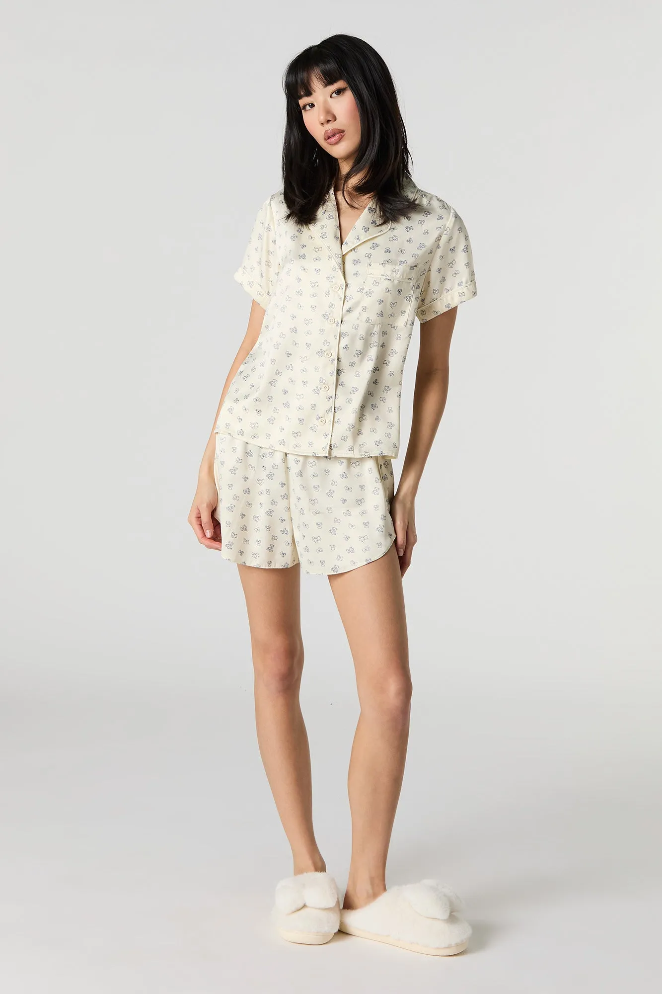 Ensemble pyjama avec chemisier boutonné en satin et short sold by Urban Planet product image thumbnail 3