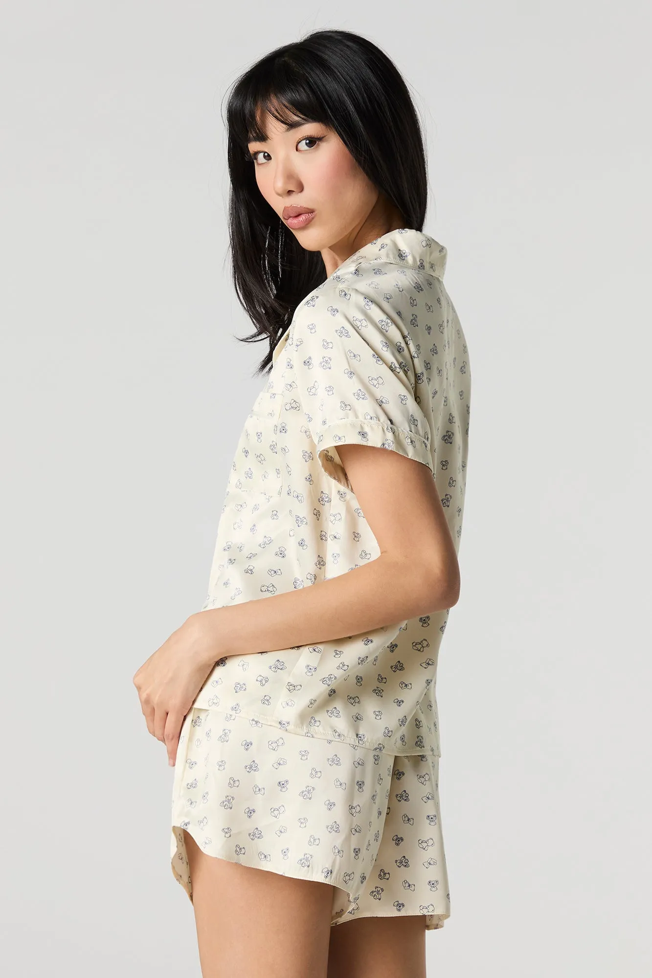 Ensemble pyjama avec chemisier boutonné en satin et short sold by Urban Planet product image thumbnail 2