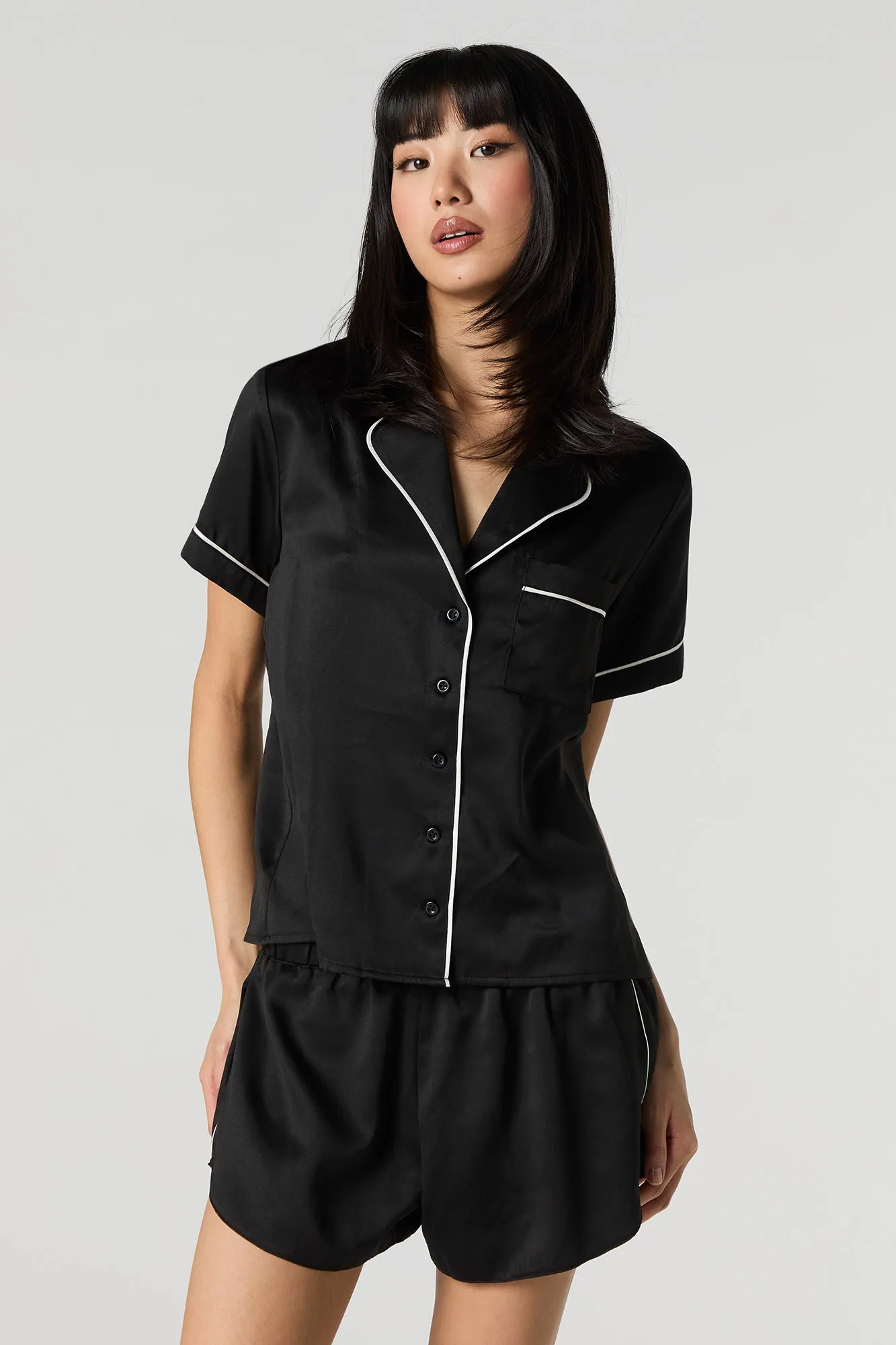 Ensemble pyjama avec chemisier boutonné en satin et short sold by Urban Planet product image thumbnail 4