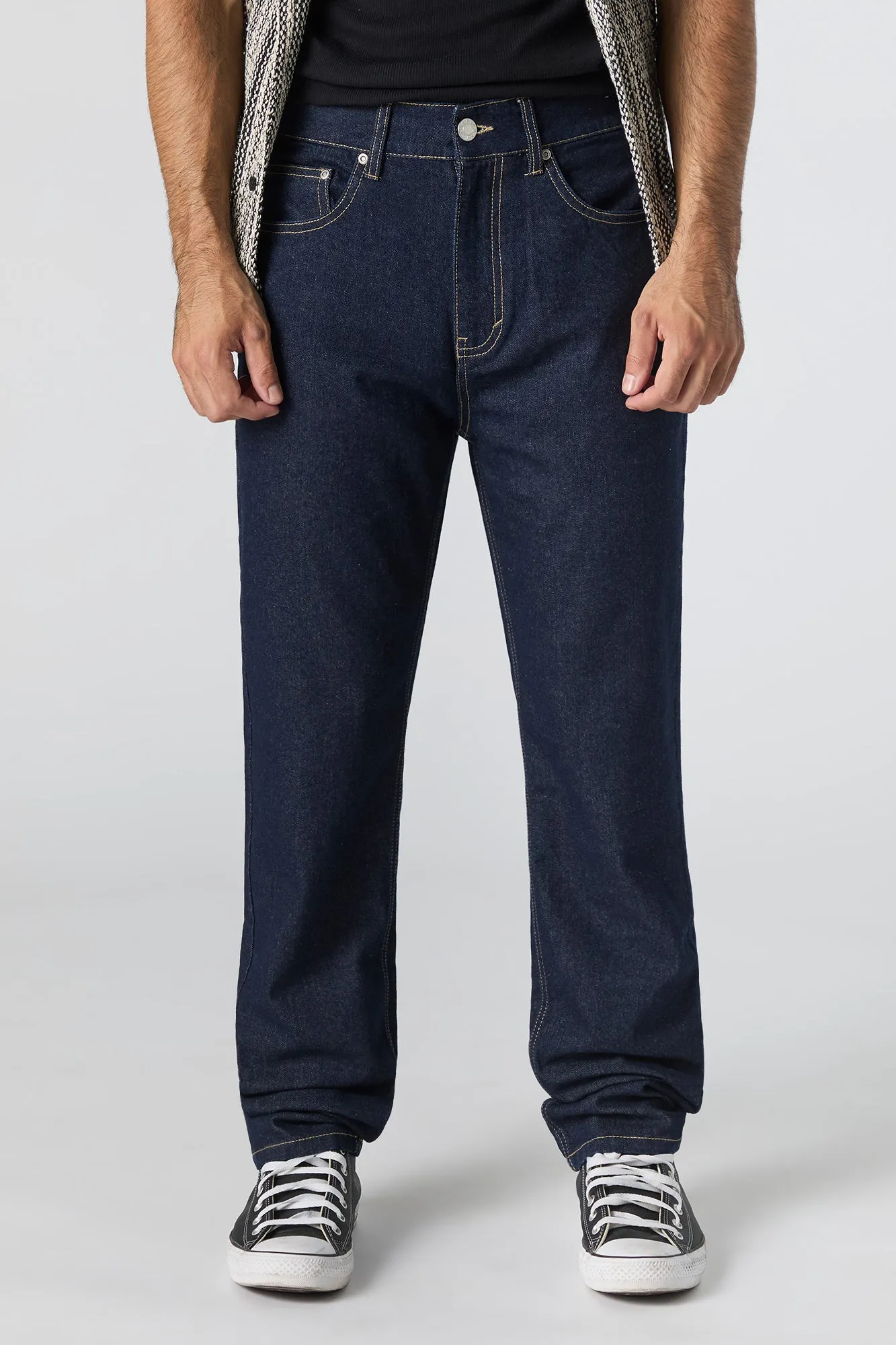 Jean rigide à jambe droite sold by Urban Planet