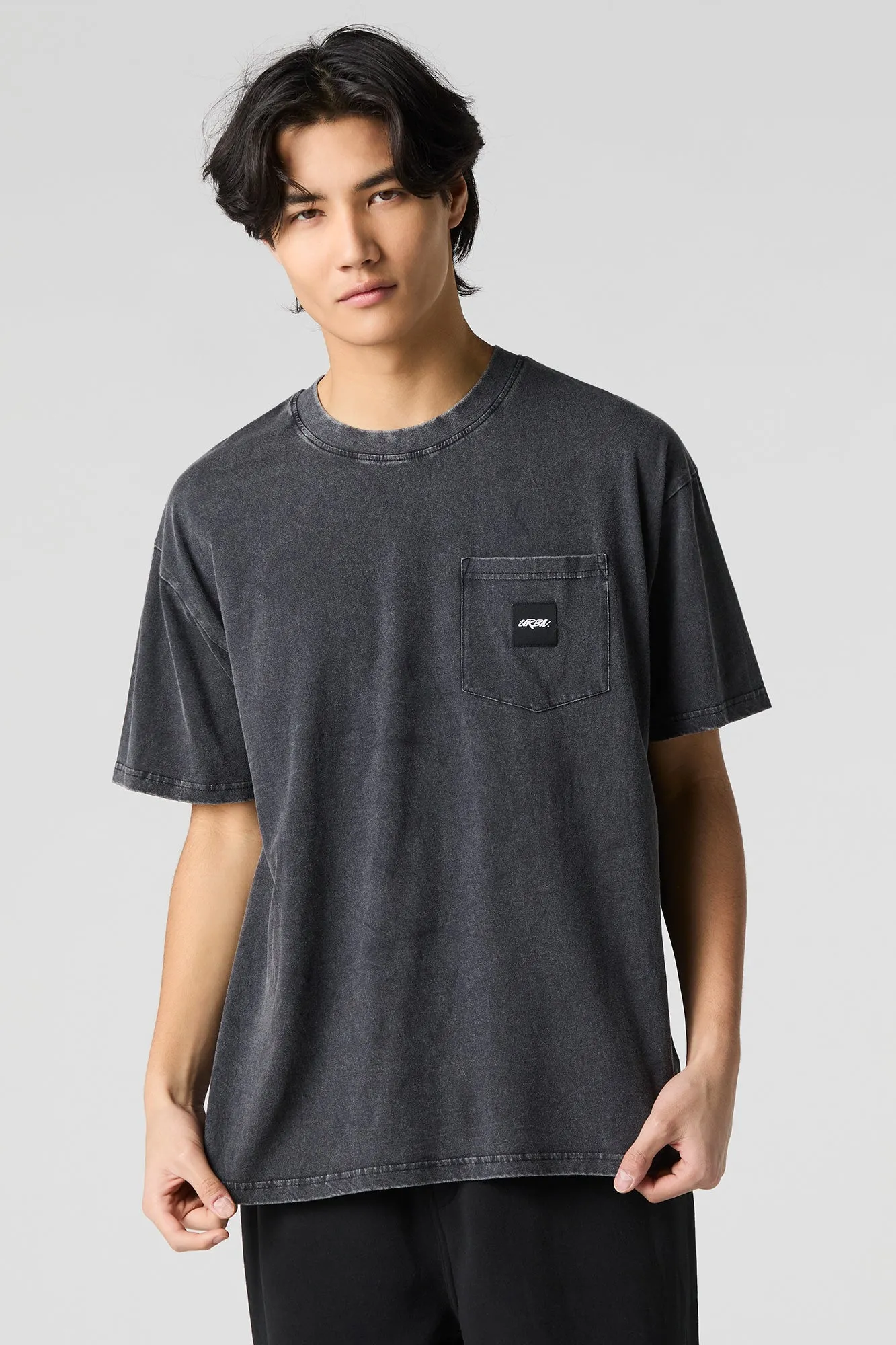 T-shirt délavé avec poche plaquée à imprimé URBN sold by Urban Planet product image thumbnail 5