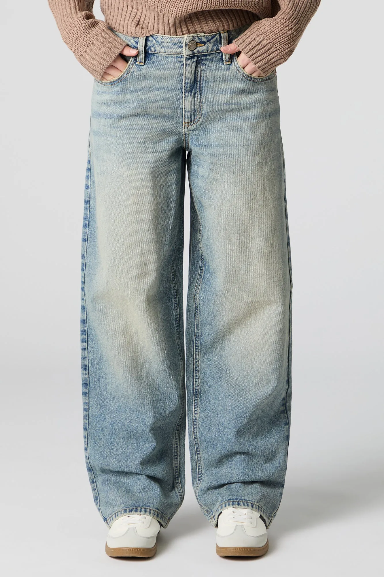 Jean ample à taille basse délavé moyen vintage sold by Urban Planet product image thumbnail 2