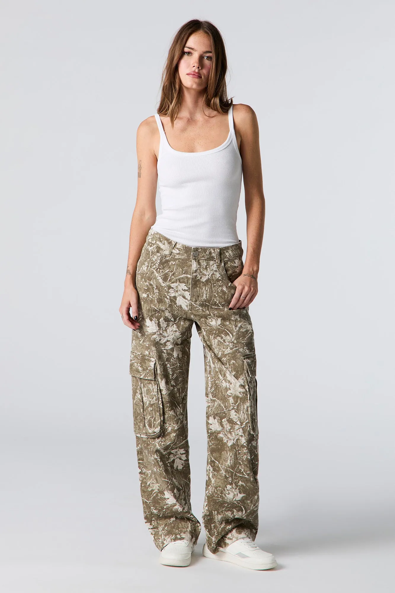 Pantalon cargo à jambe large en denim sold by Urban Planet