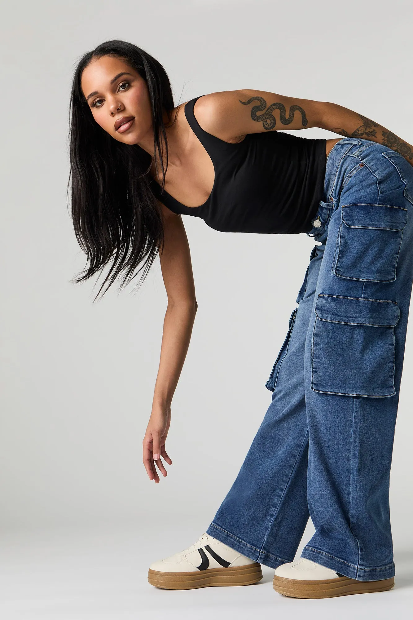 Jean cargo mi-taille avec poches multiples sold by Urban Planet