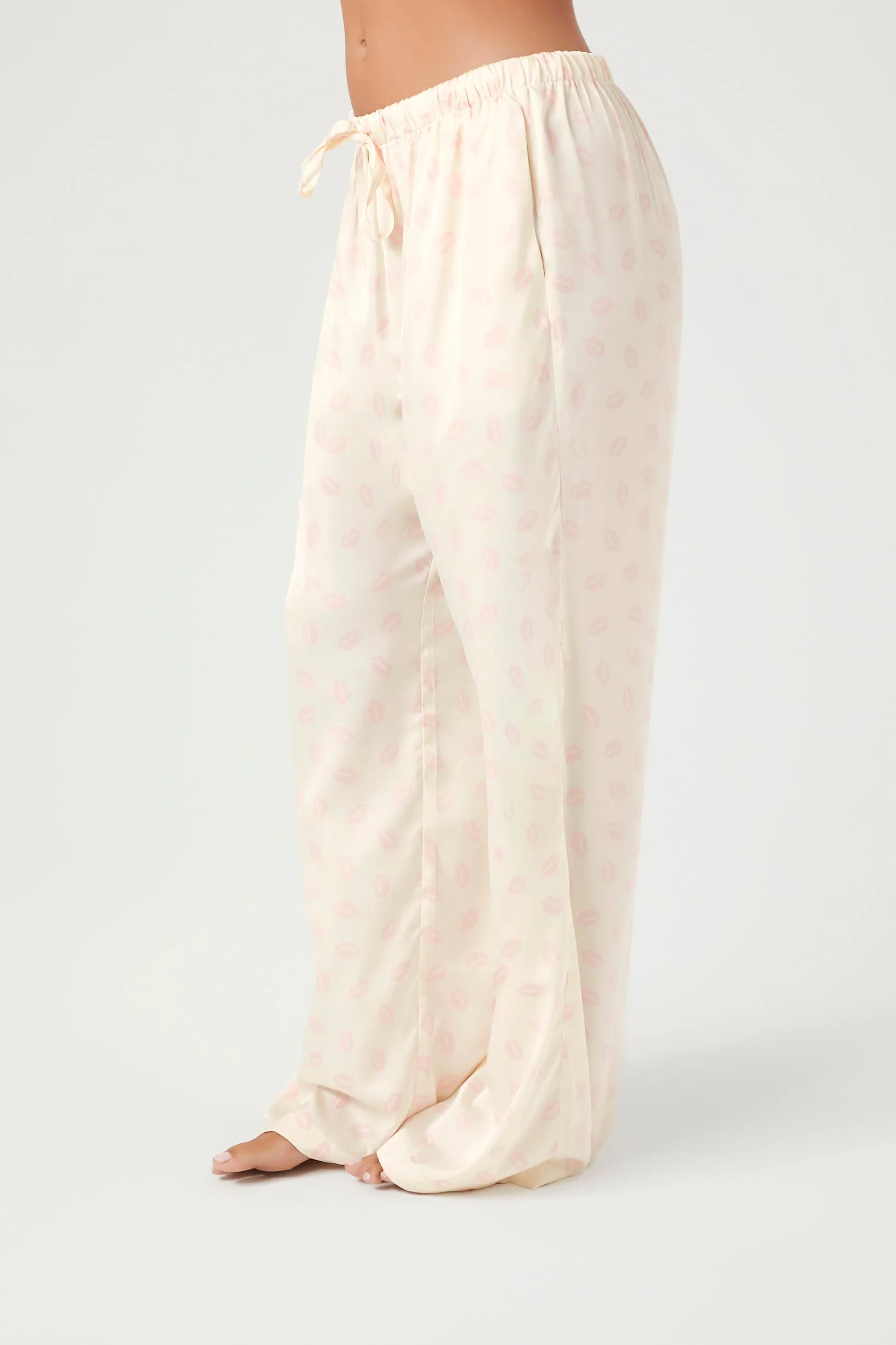 Pantalon de pyjama en satin à imprimé de baiser sold by Urban Planet product image thumbnail 3