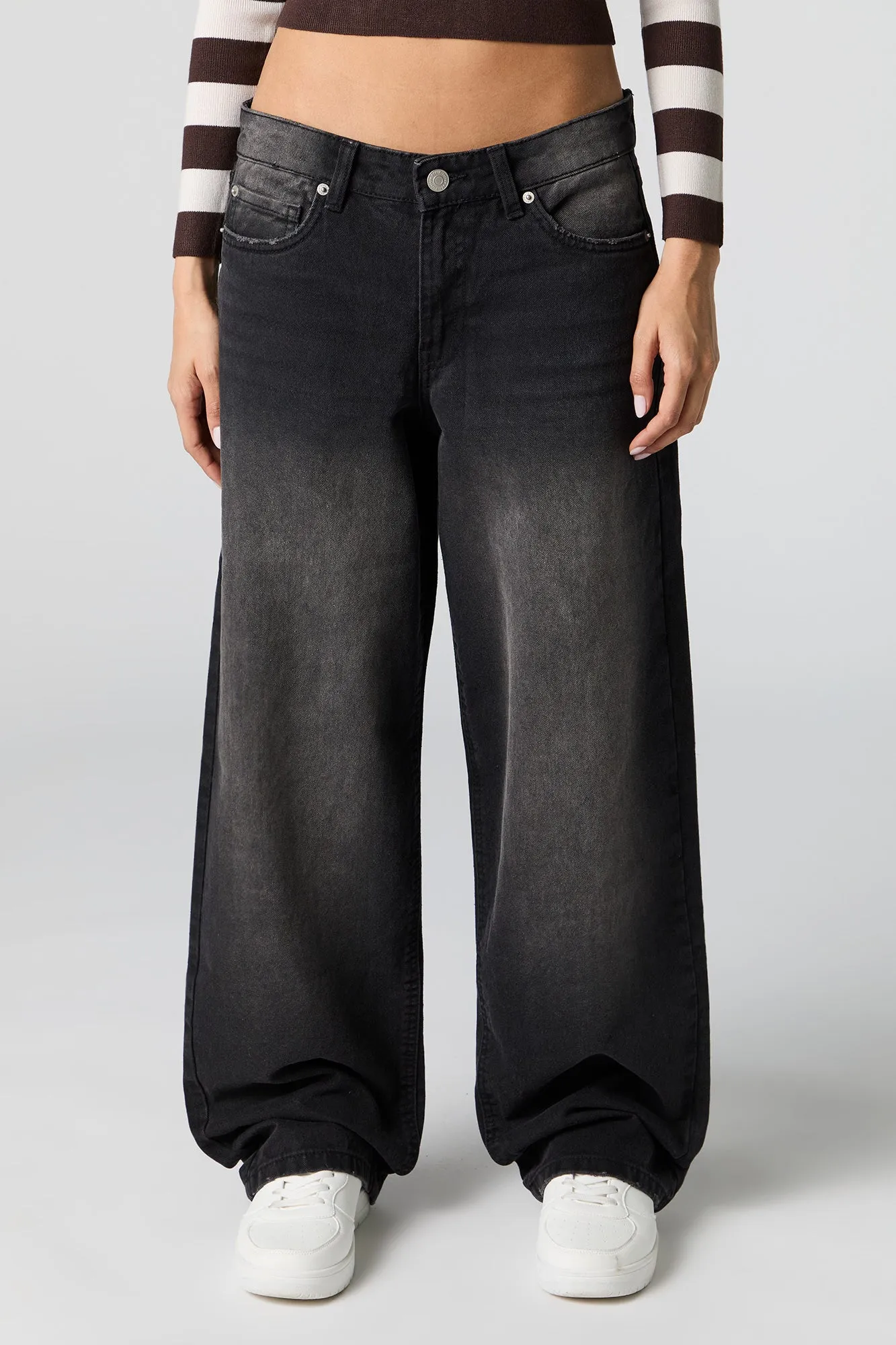 Jean rigide baggy taille basse lavé noir sold by Urban Planet product image thumbnail 2