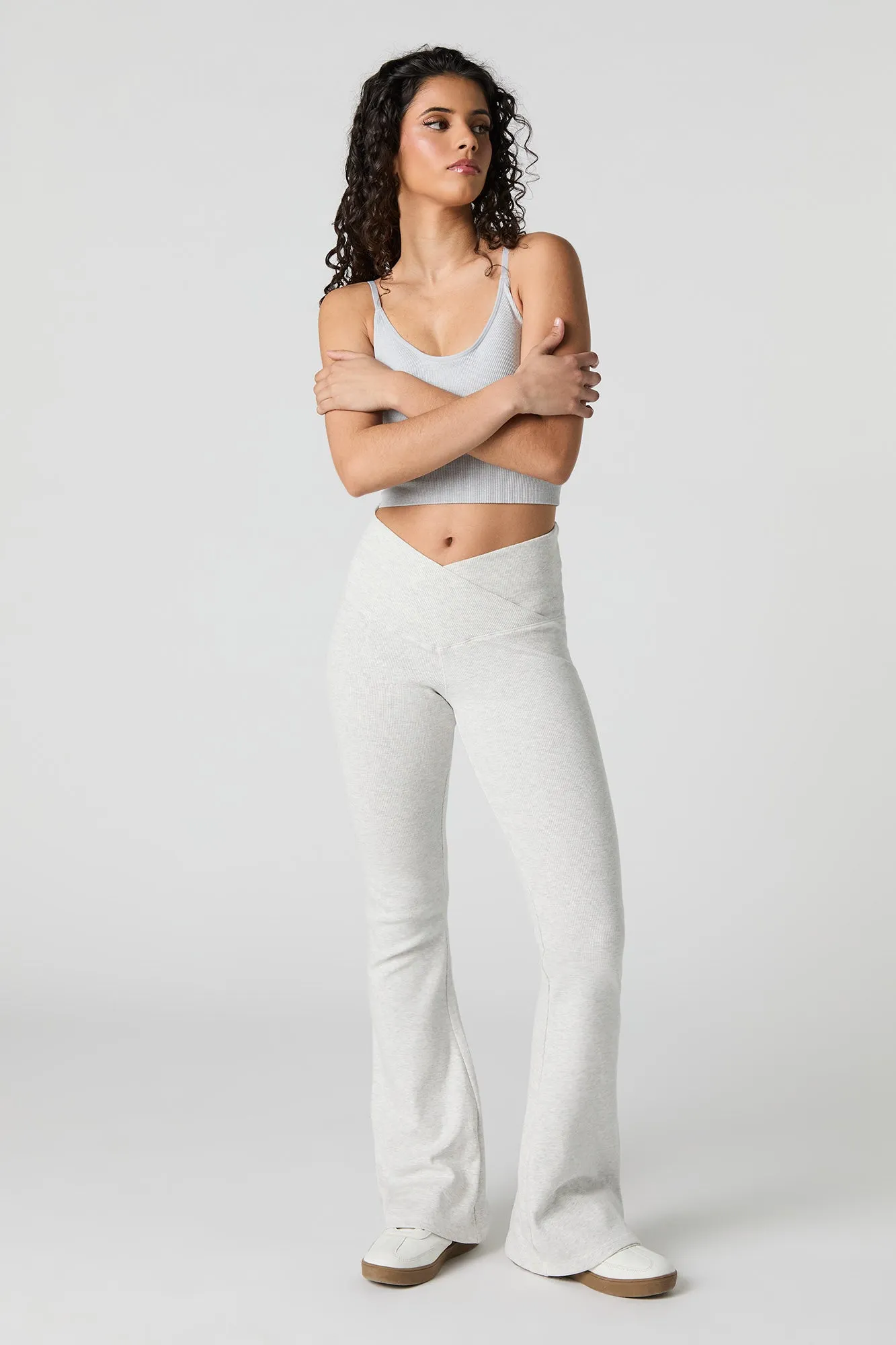 Pantalon à jambe évasée côtelé avec taille en V sold by Urban Planet