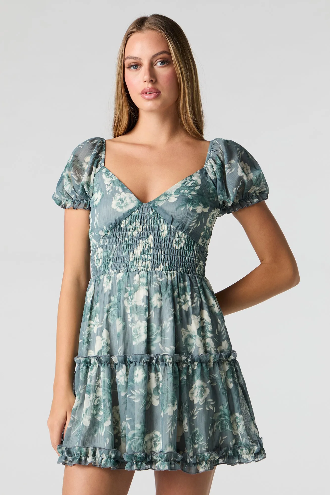 Minirobe volantée fleurie en chiffon à encolure en V sold by Urban Planet product image thumbnail 4