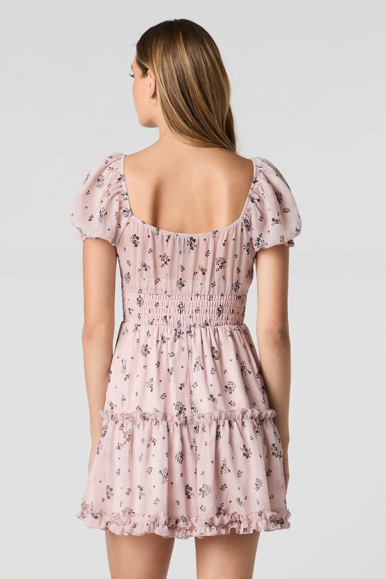 Minirobe volantée fleurie en chiffon à encolure en V sold by Urban Planet product image thumbnail 2