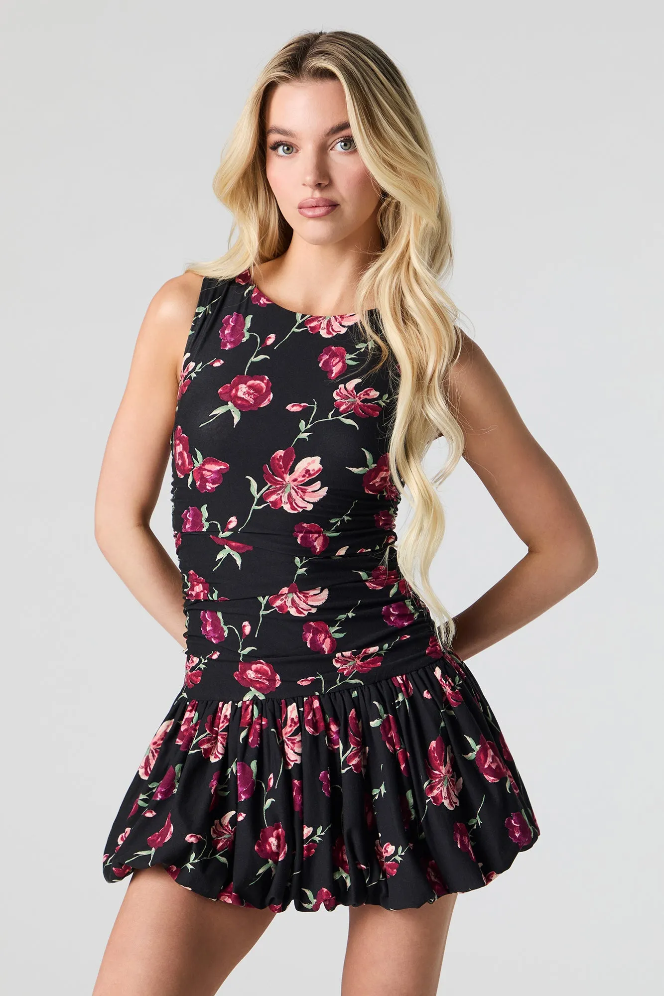 Minirobe à ourlet tulipe ruchée sold by Urban Planet