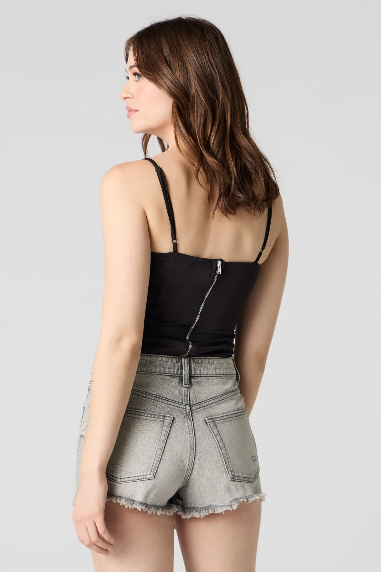 Short en denim d'aspect usé délavé gris sold by Urban Planet product image thumbnail 2