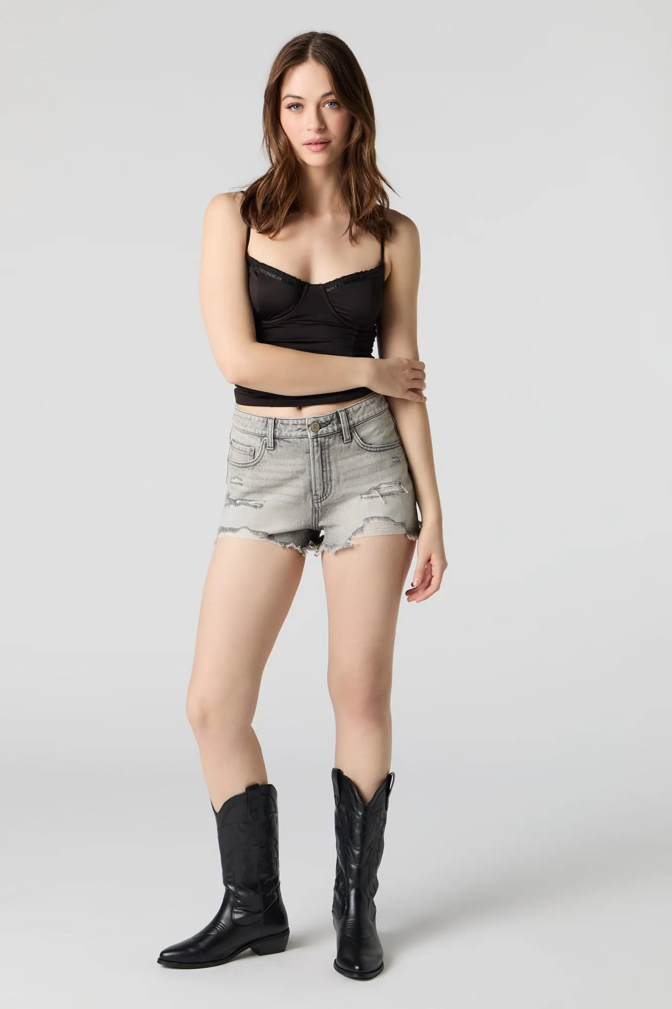 Short en denim d'aspect usé délavé gris sold by Urban Planet product image thumbnail 3