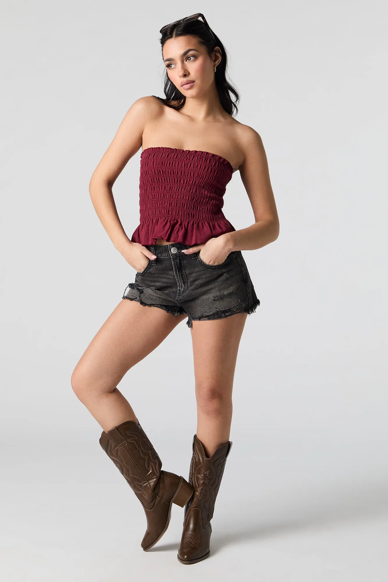 Short en denim d'aspect usé délavé latte noir sold by Urban Planet product image thumbnail 3