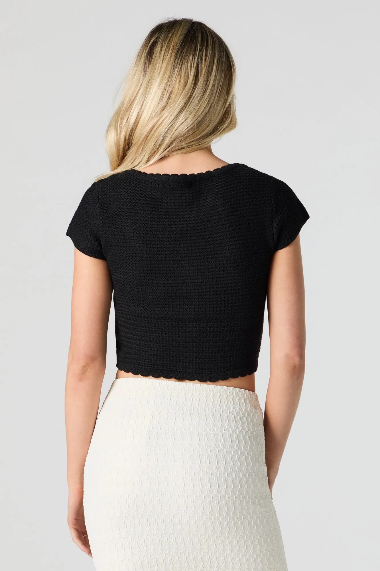 Haut boutonné court en tricot festonné sold by Urban Planet product image thumbnail 5