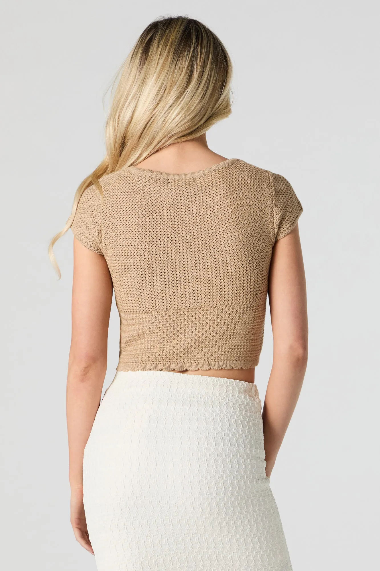 Haut boutonné court en tricot festonné sold by Urban Planet product image thumbnail 2