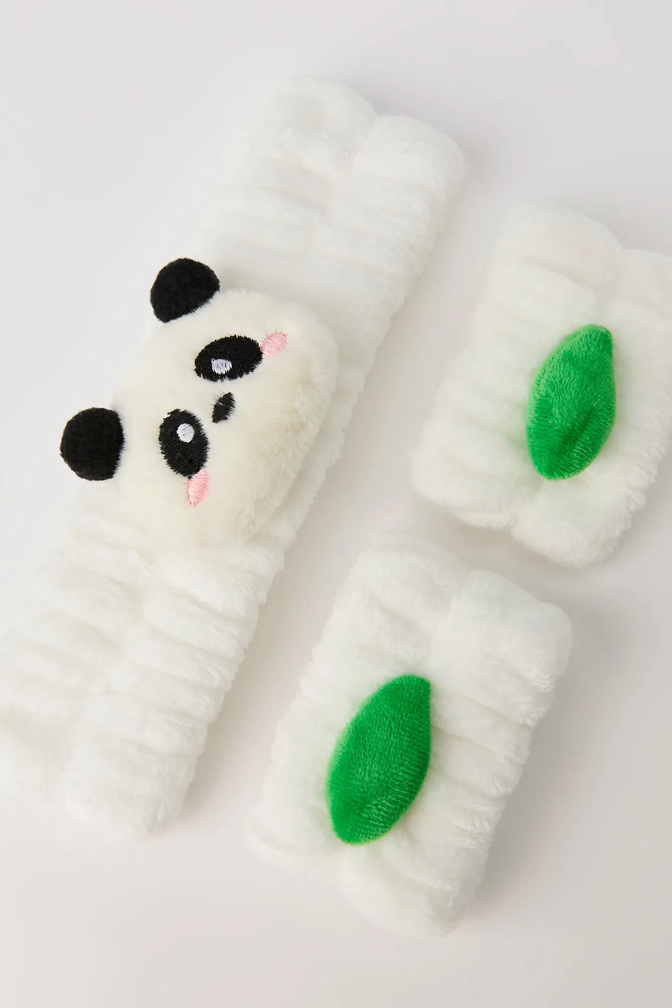 Bandeau et poignets en peluche avec boucle en forme de personnage sold by Urban Planet product image thumbnail 4