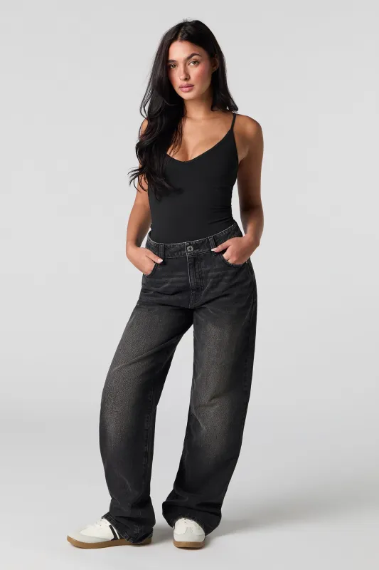 Jean rigide délavé vintage noir à jambe large et taille haute sold by Urban Planet