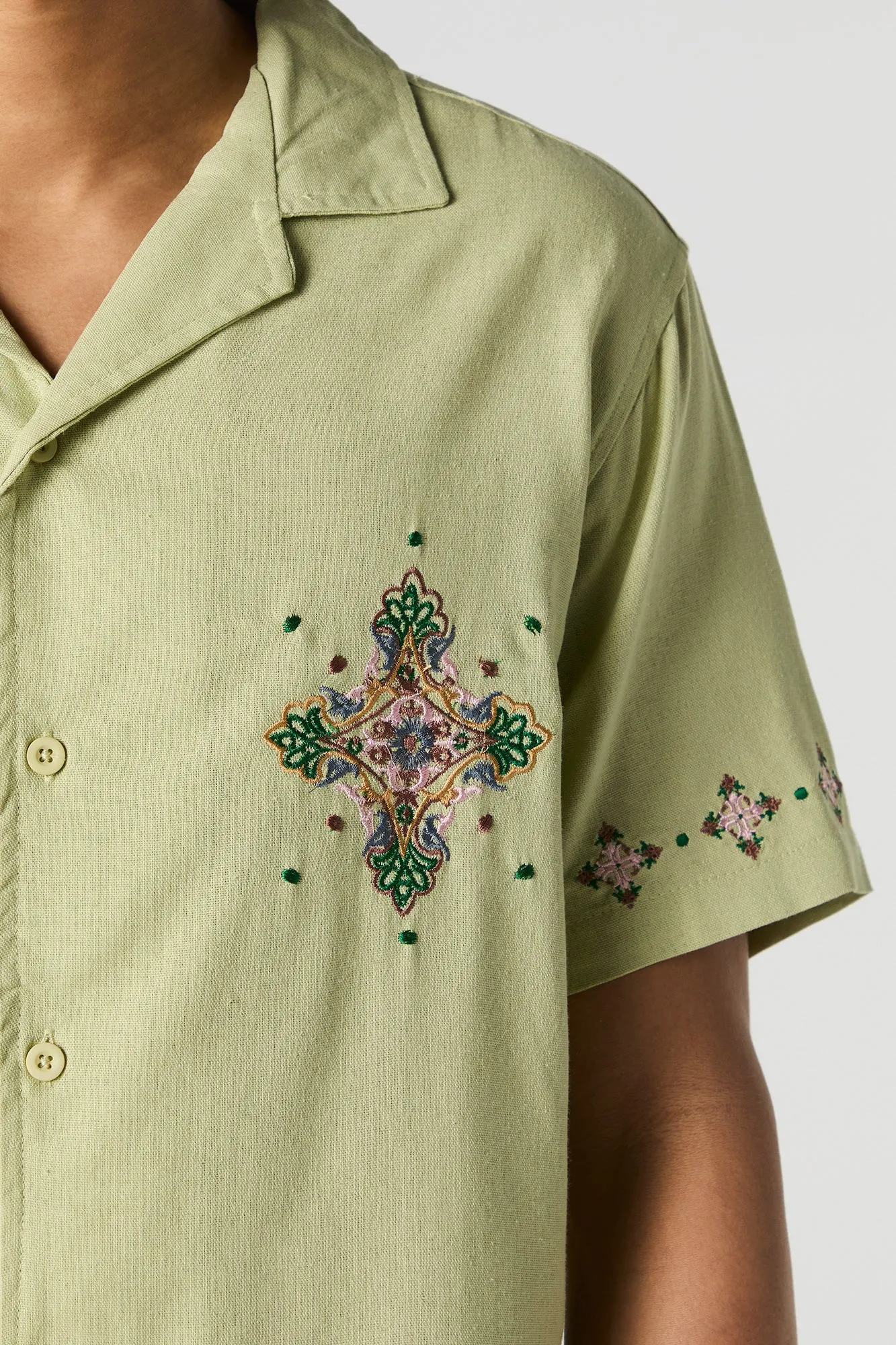 Haut boutonné en mélange de lin à broderie sold by Urban Planet product image thumbnail 4