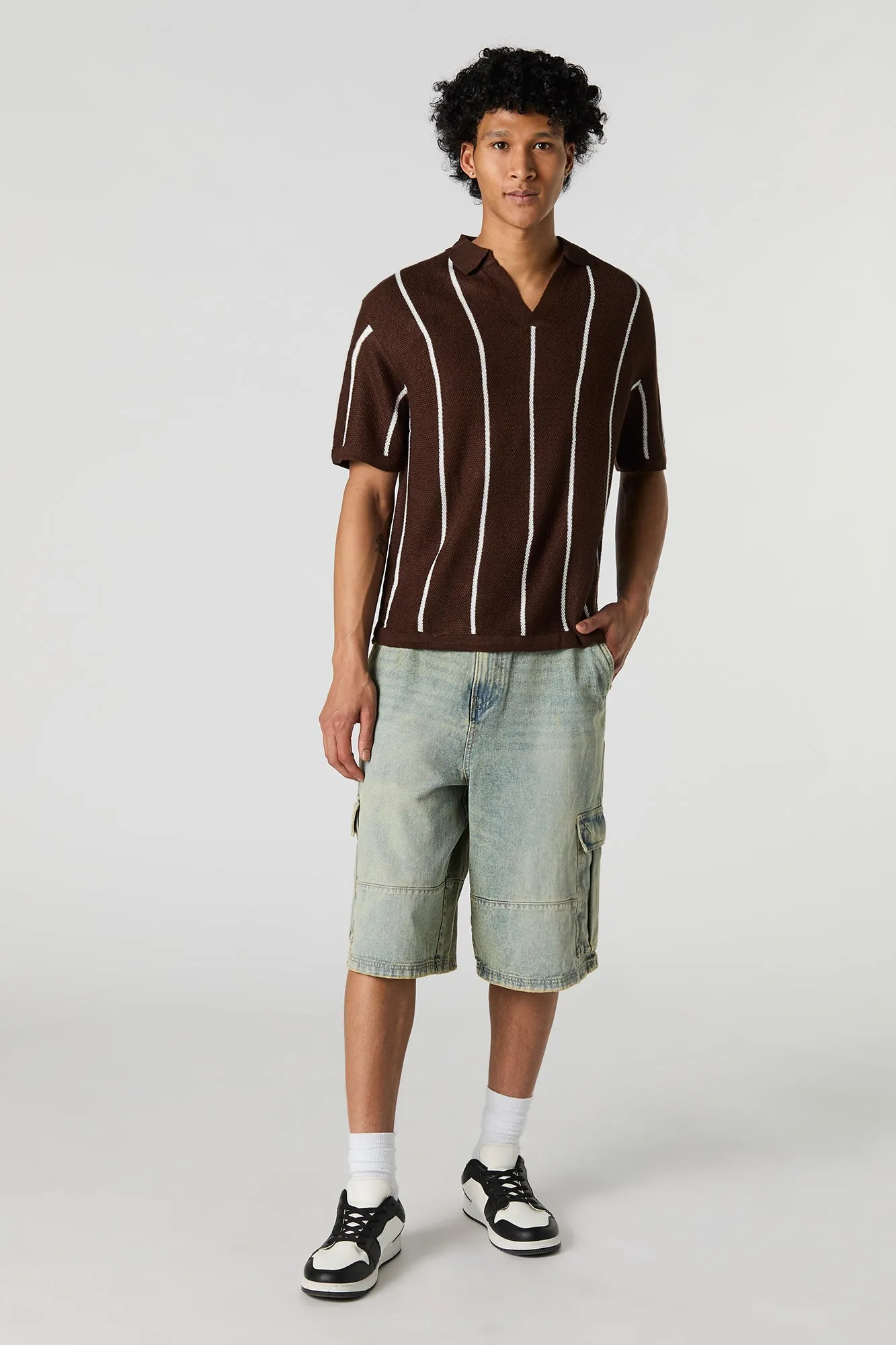 Polo en tricot texturé à rayures verticales sold by Urban Planet product image thumbnail 3