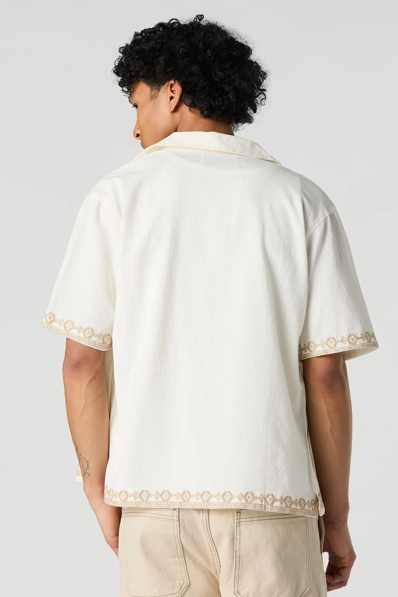 Haut texturé boutonné à bordure brodée sold by Urban Planet product image thumbnail 2