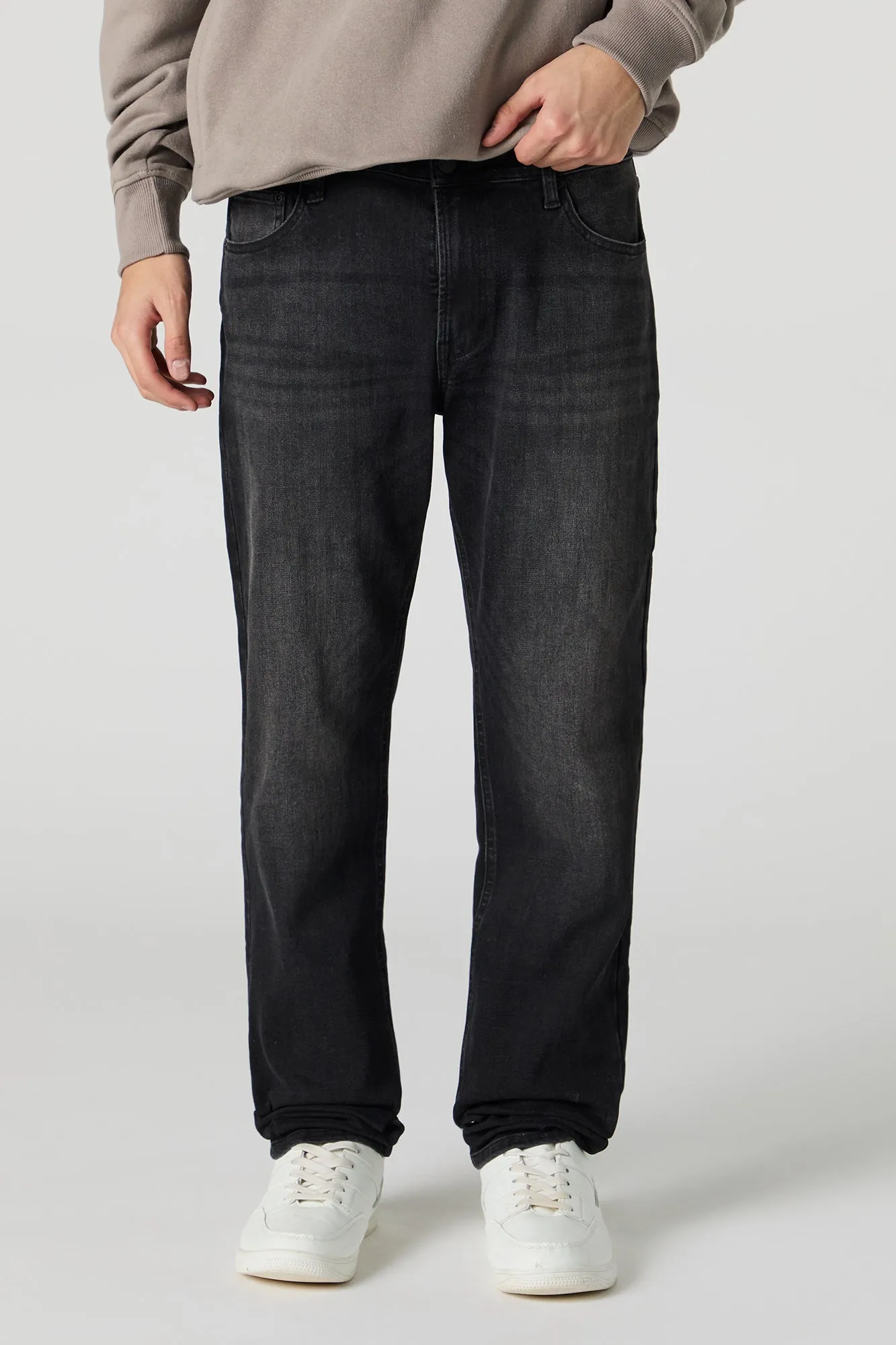 Jean sport en denim extensible délavé noir sold by Urban Planet