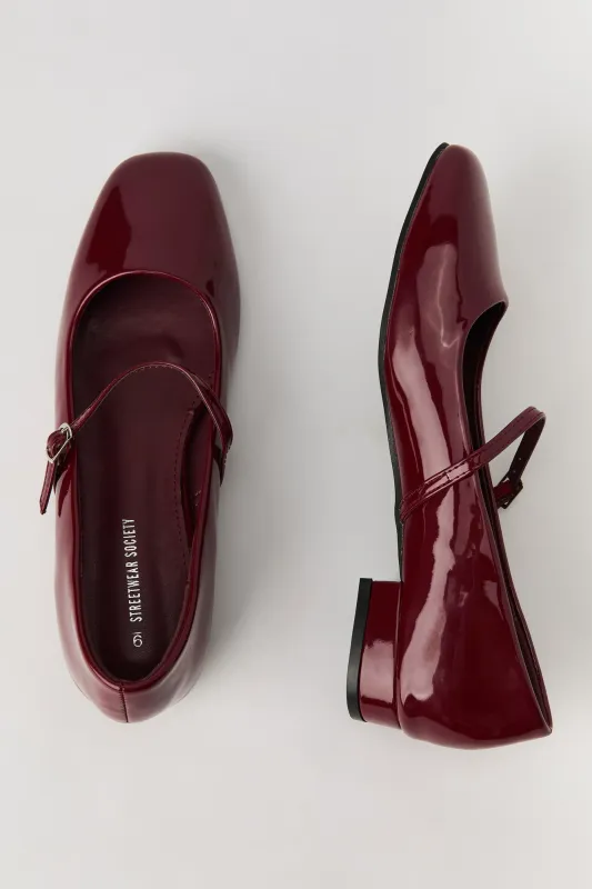 Ballerines à talons plats en similicuir vernis sold by Urban Planet