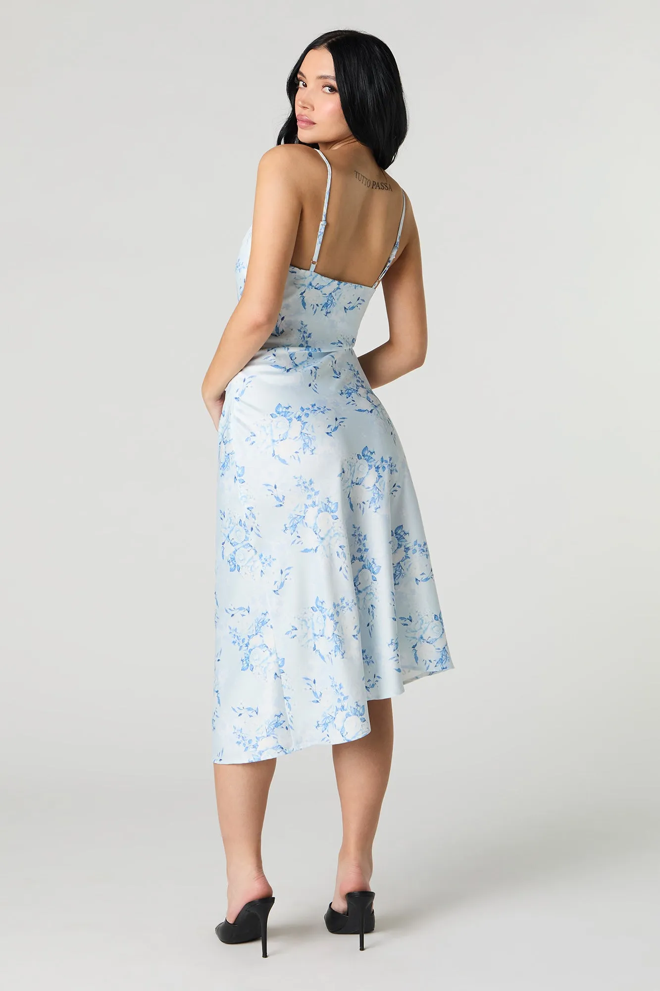 Robe midi à enfiler en satin avec col châle sold by Urban Planet product image thumbnail 3