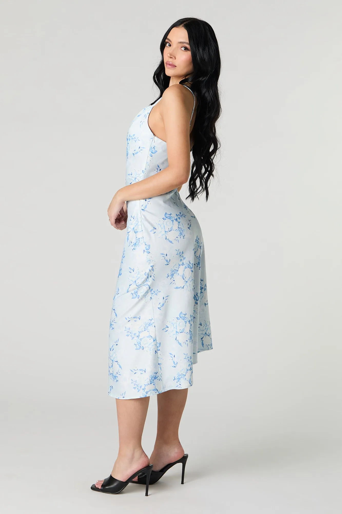 Robe midi à enfiler en satin avec col châle sold by Urban Planet product image thumbnail 2