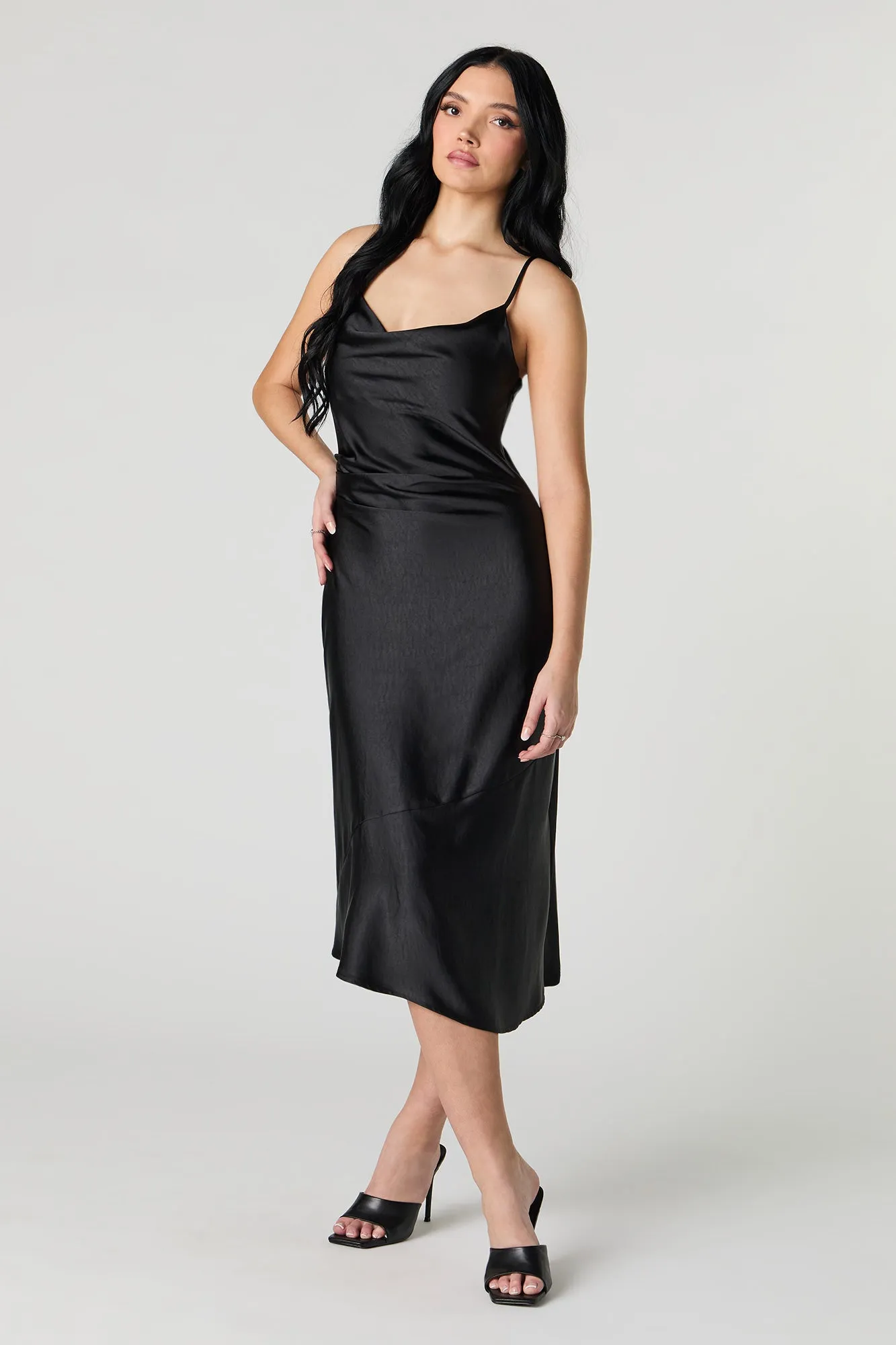 Robe midi à enfiler en satin avec col châle sold by Urban Planet product image thumbnail 4