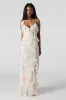 Robe maxi volantée en chiffon fleuri avec fente sold by Urban Planet