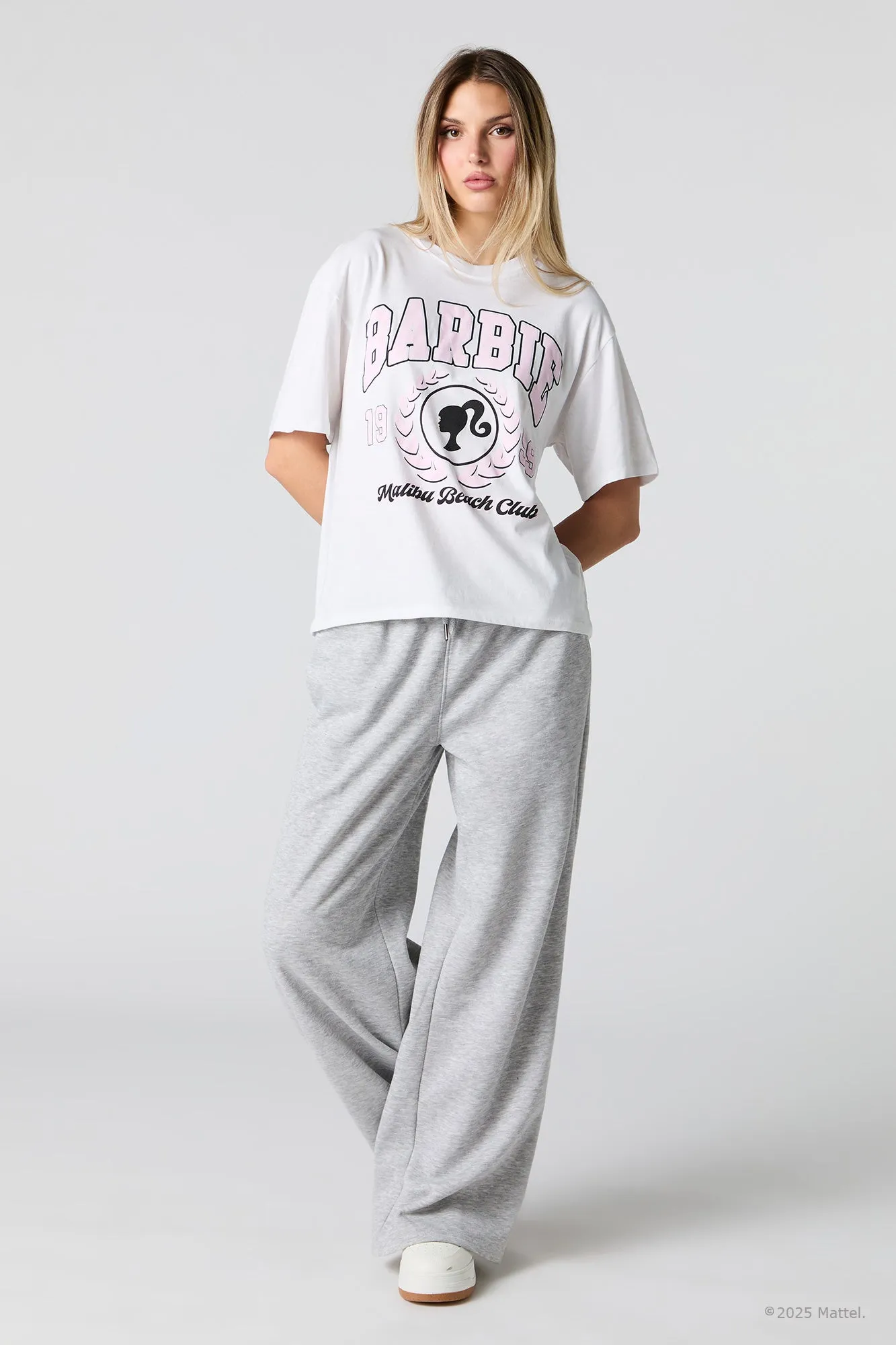 T-shirt coupe garçonne à imprimé Barbie™ sold by Urban Planet product image thumbnail 2