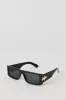 Lunettes de soleil rectangulaires sold by Urban Planet