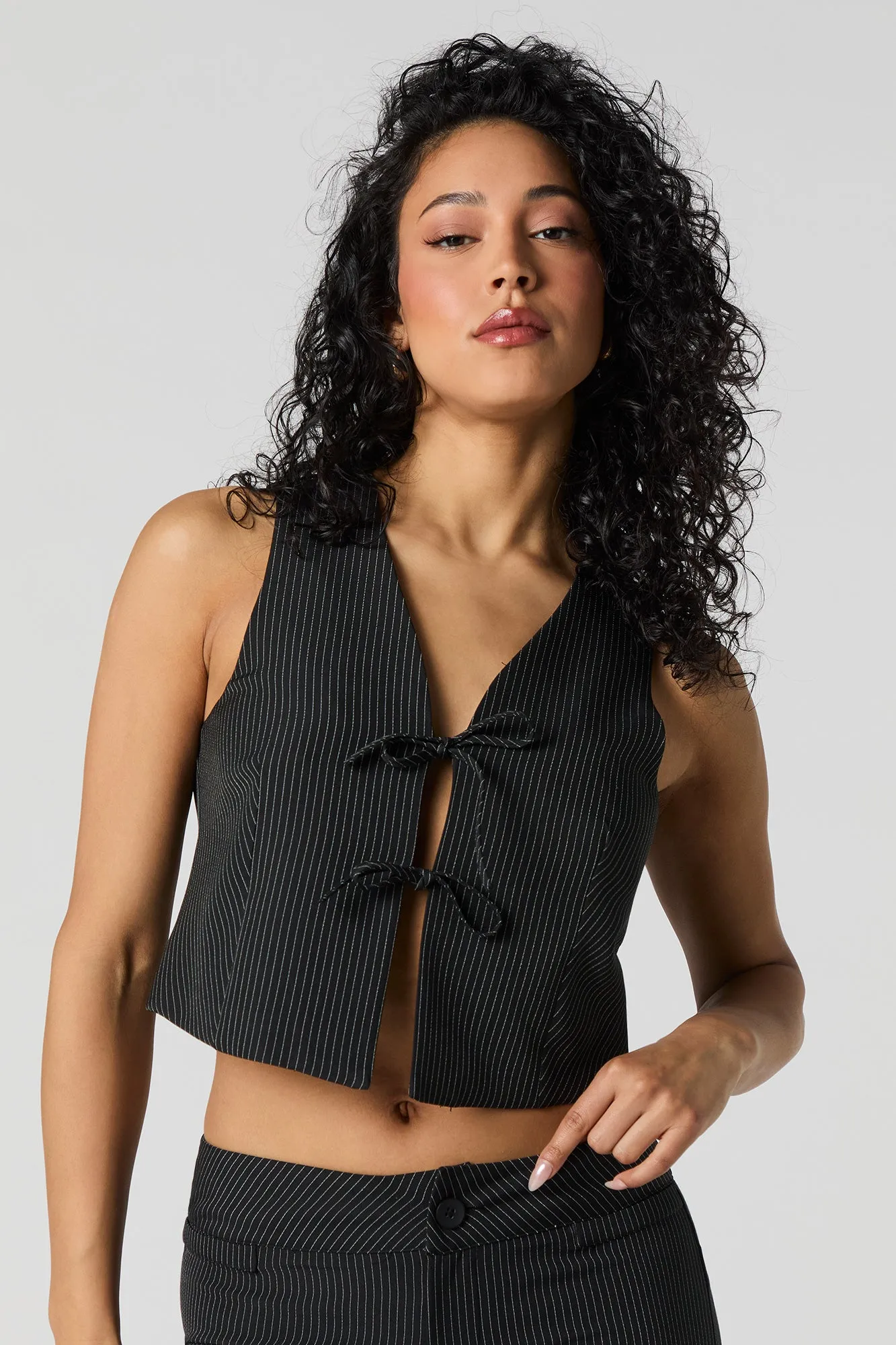 Veste à fines rayures avec attache sold by Urban Planet