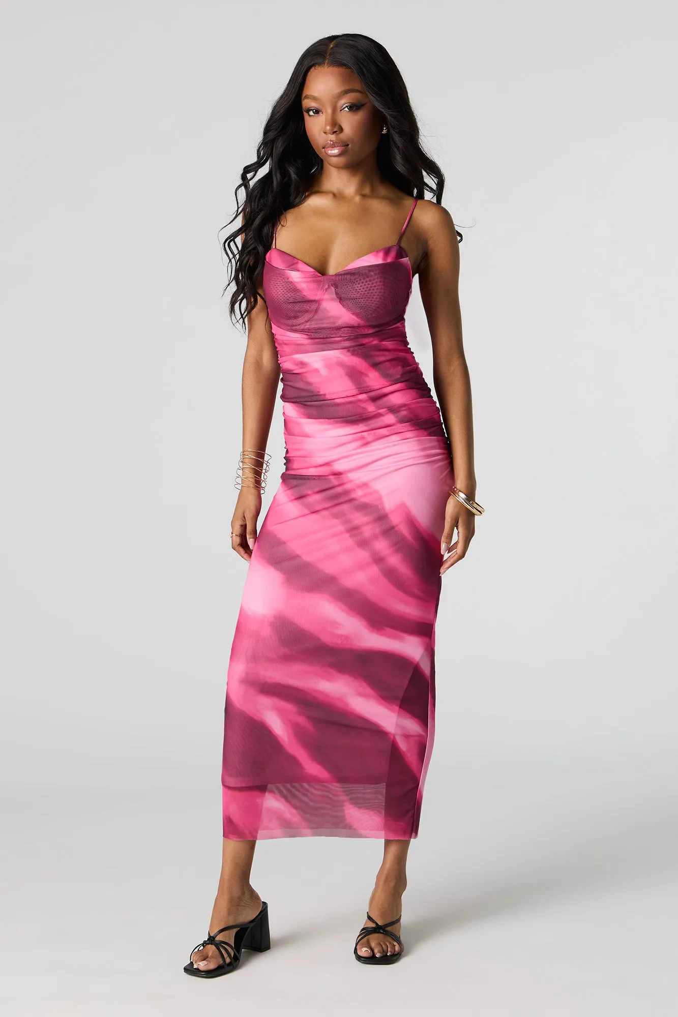 Robe midi bustier ruchée en filet sold by Urban Planet