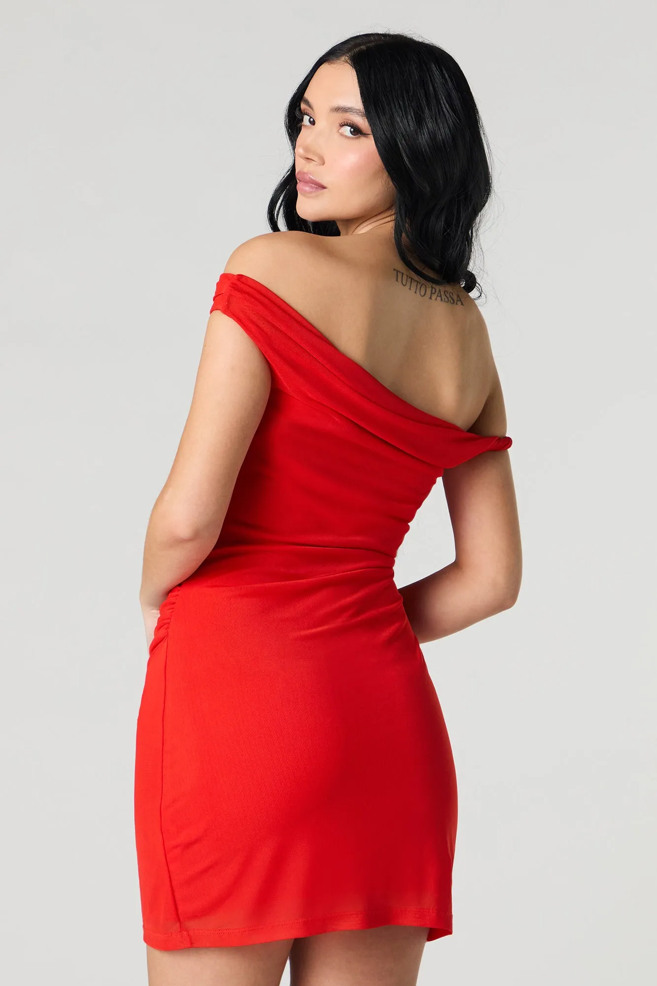 Minirobe ruchée en filet avec épaules dénudées sold by Urban Planet product image thumbnail 2