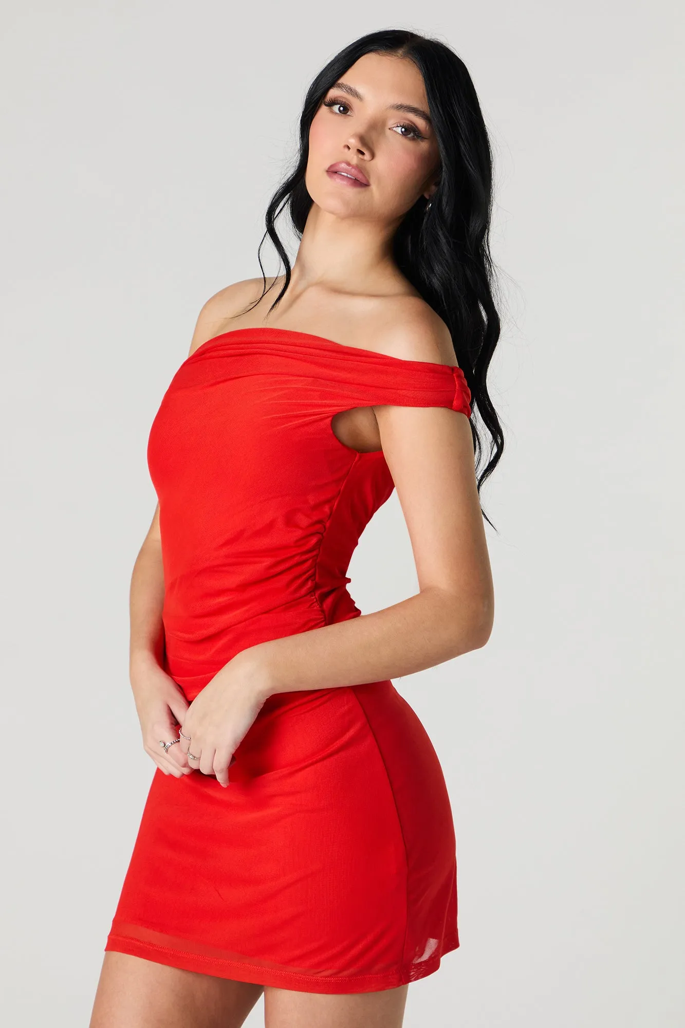 Minirobe ruchée en filet avec épaules dénudées sold by Urban Planet