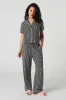 Ensemble pyjama avec haut boutonné et pantalon sold by Urban Planet