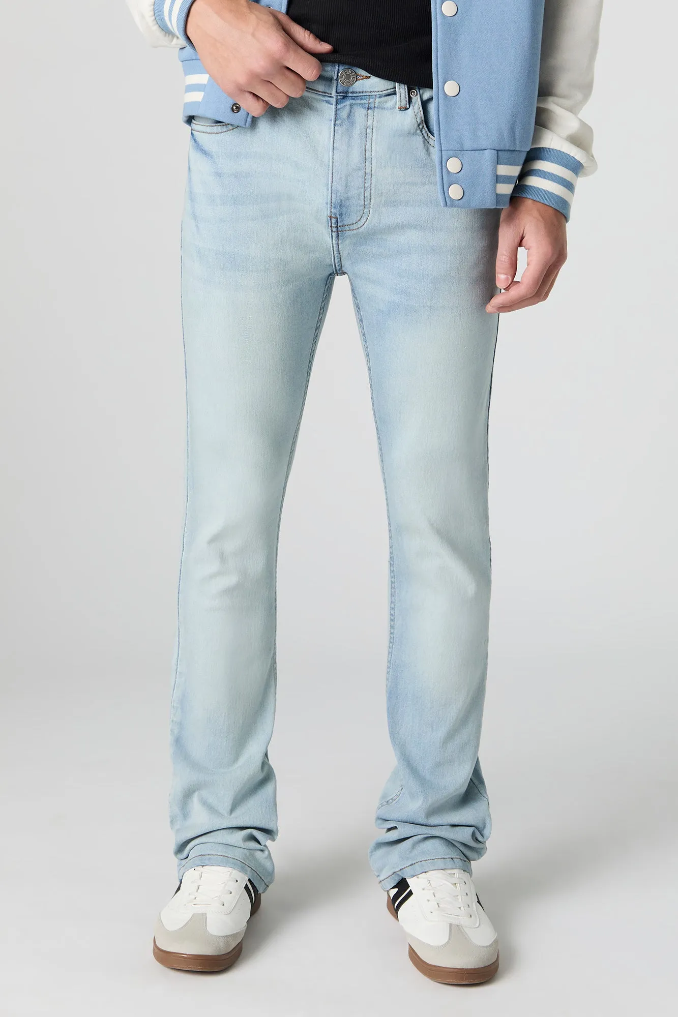 Jean mince à taille évasée sold by Urban Planet