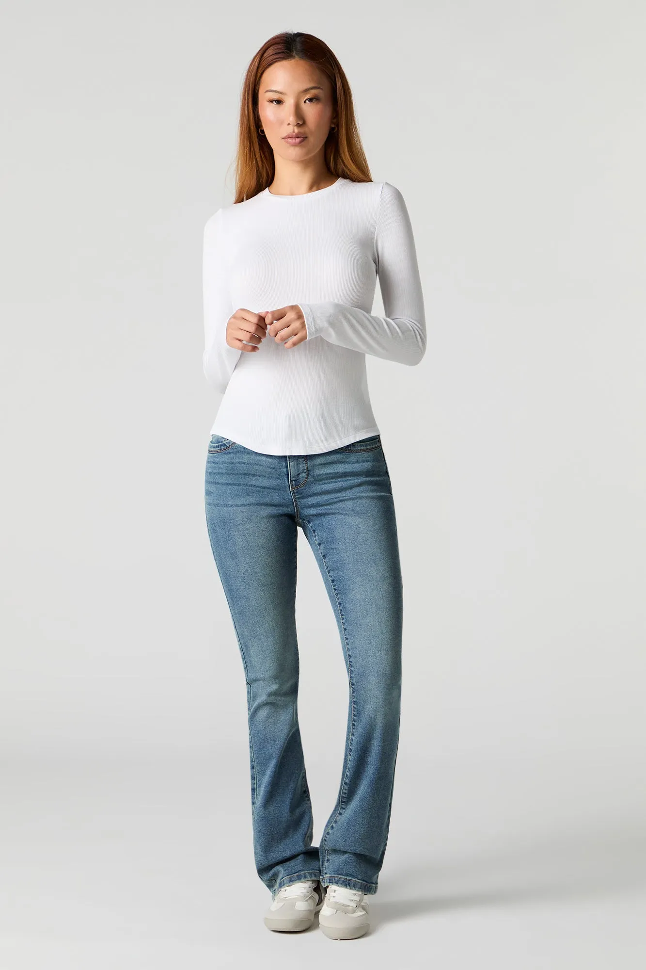 Jean extensible évasé remonte-fesses à taille basse sold by Urban Planet