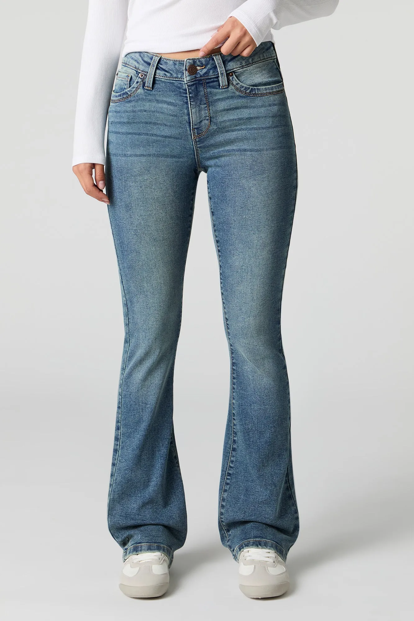 Jean extensible évasé remonte-fesses à taille basse sold by Urban Planet product image thumbnail 2