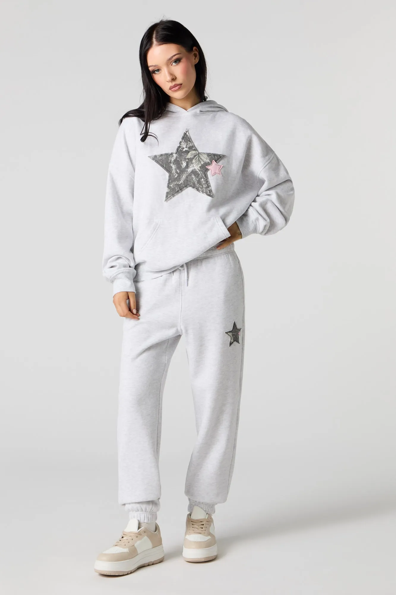 Jogger en molleton classique à applique d'étoile sold by Urban Planet