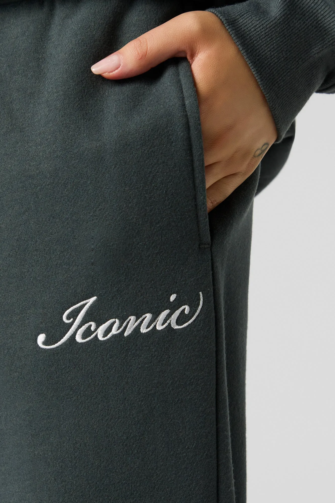 Jogger en molleton classique à broderie Iconic sold by Urban Planet product image thumbnail 4