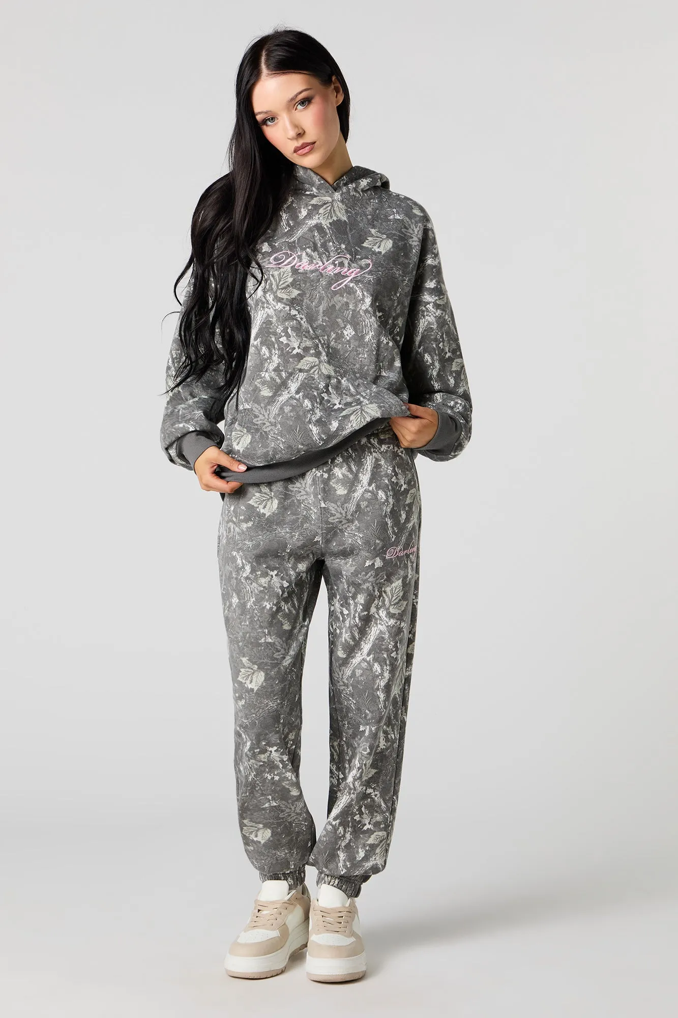 Haut à capuchon en molleton surdimensionné camouflage à broderie Darling sold by Urban Planet product image thumbnail 3